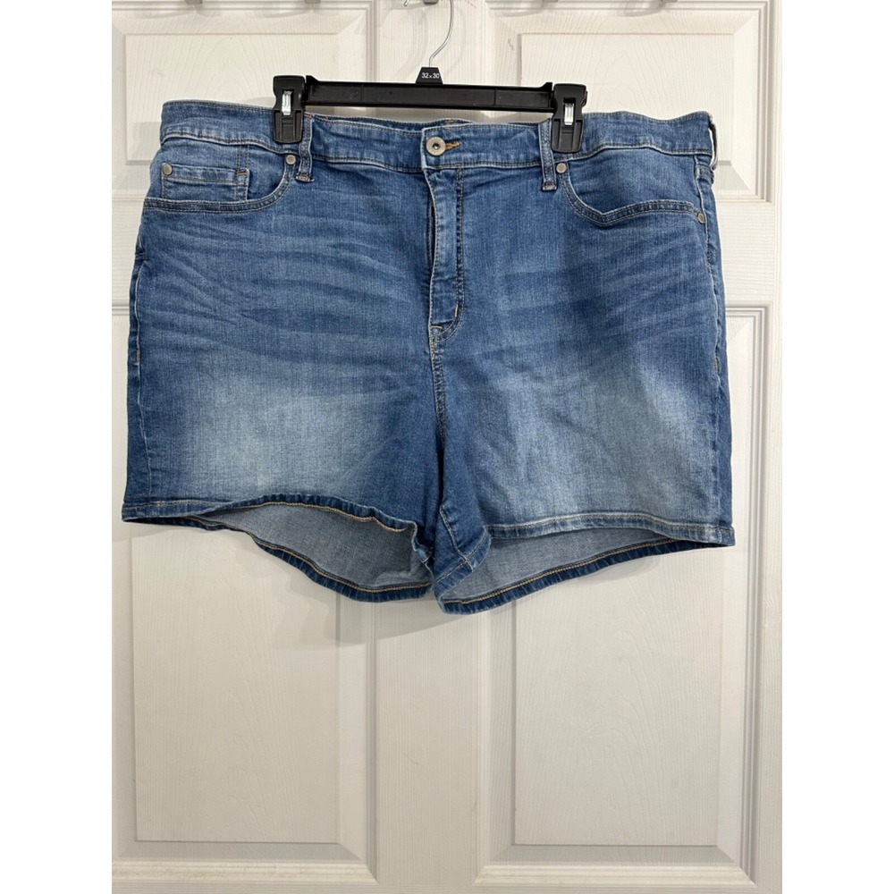 Torrid Size 24 Medium‎ Wash Denim Shorts with 5" Inseam (b)